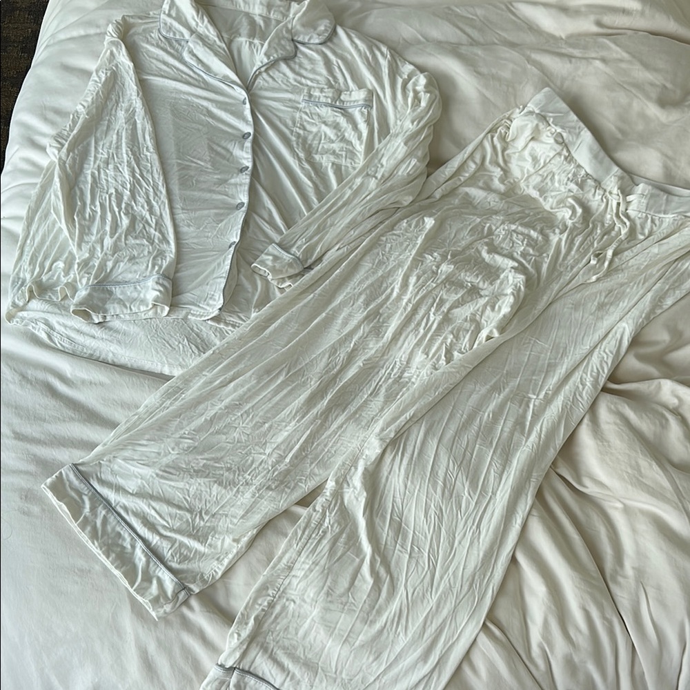 Cozy Earth viral “Oprah’s favorite” brand pj set. Bamboo viscose. Worn once.